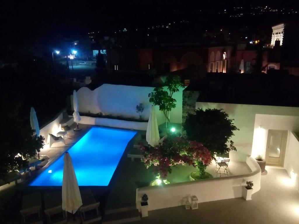 Villa Luxl Тира Экстерьер фото